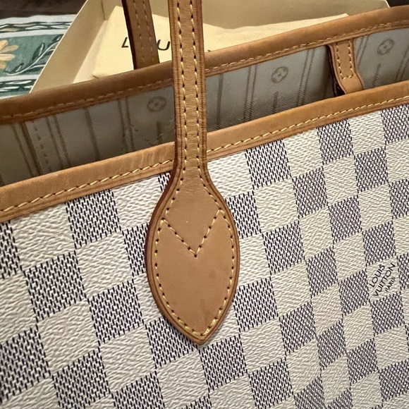Louis Vuitton Damier Azur Neverfull MM (2012) - Picture 9 of 16